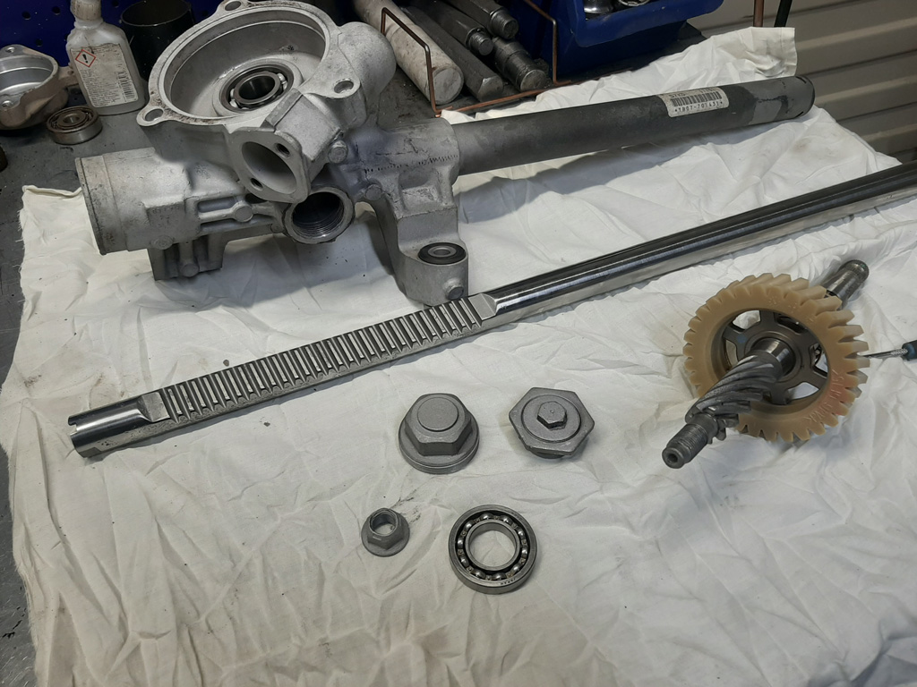 Как выполняется ремонт рулевой рейки Фольксваген т5
